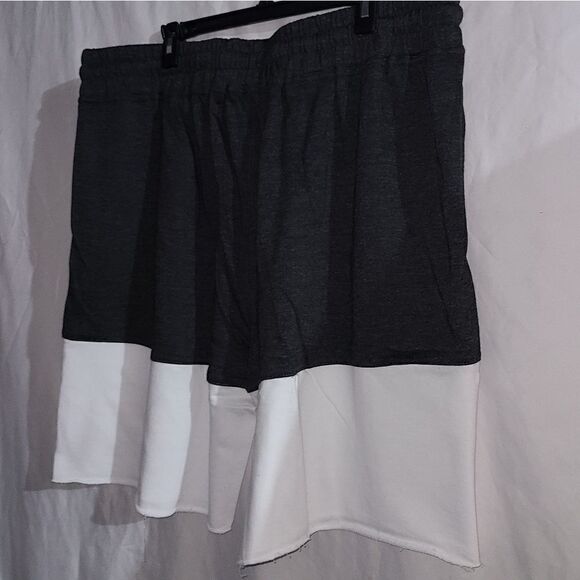 NFL Washington Football Team Gray White Shorts Size XXL - Picture 5 of 5